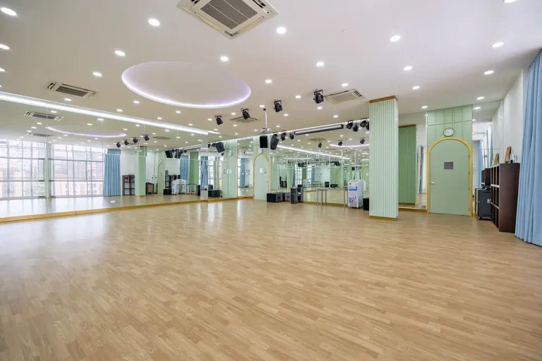 Bangkok Hotel - Dance Room - Thanaporn 4