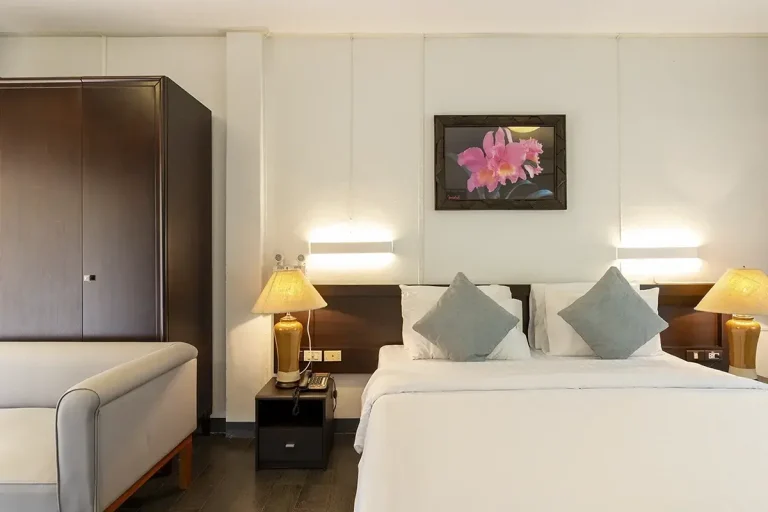 Bangkok Hotel Super Deluxe with Kitchenette